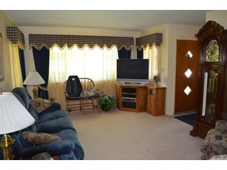 Property photo 2 - Immaculate Modern Estate
